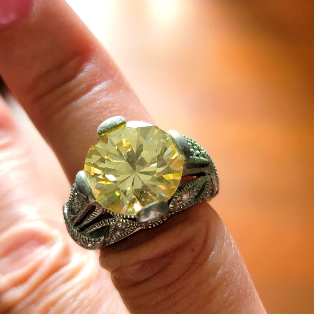 Citrine silver ring.